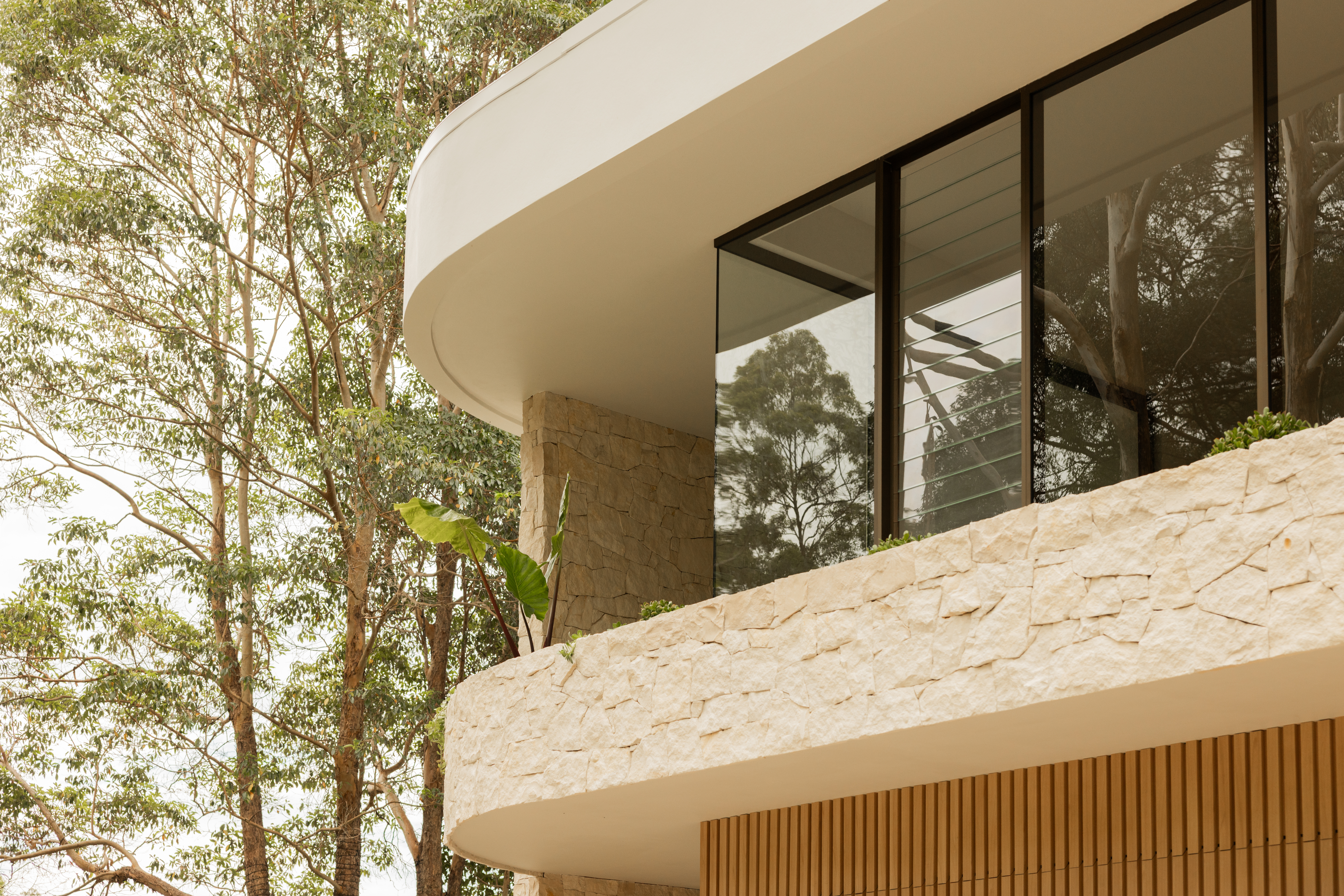 celestia meadan noosa hinterland queensland design build renovation facade stone windows bushland retreat coastal minamalist