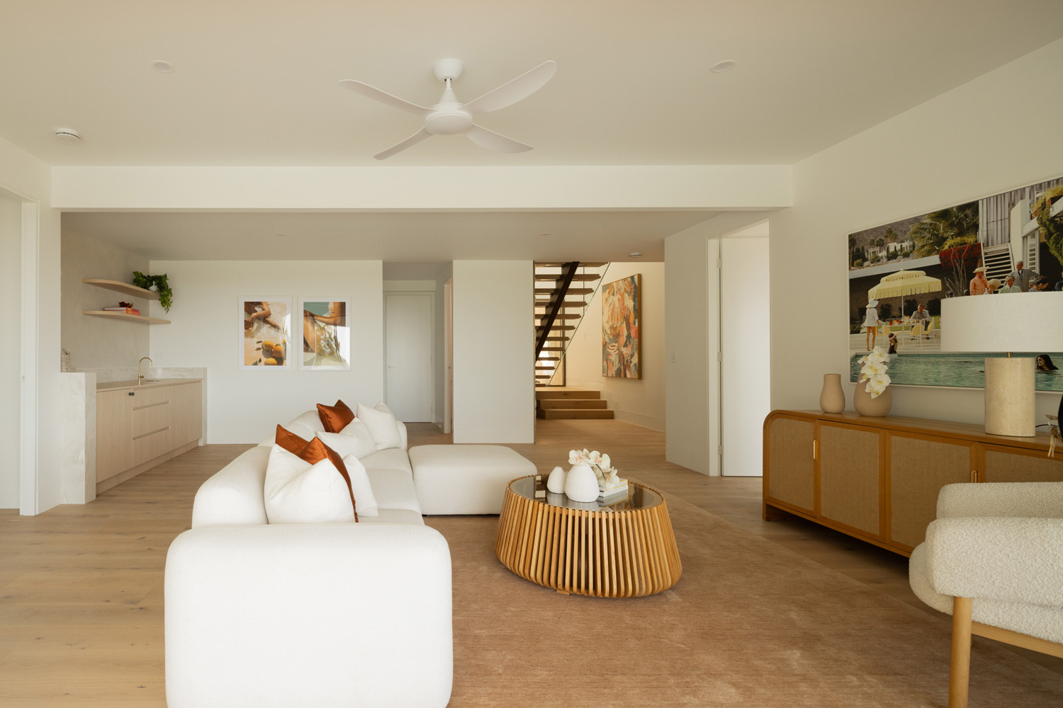 Lounge & Open Plan
